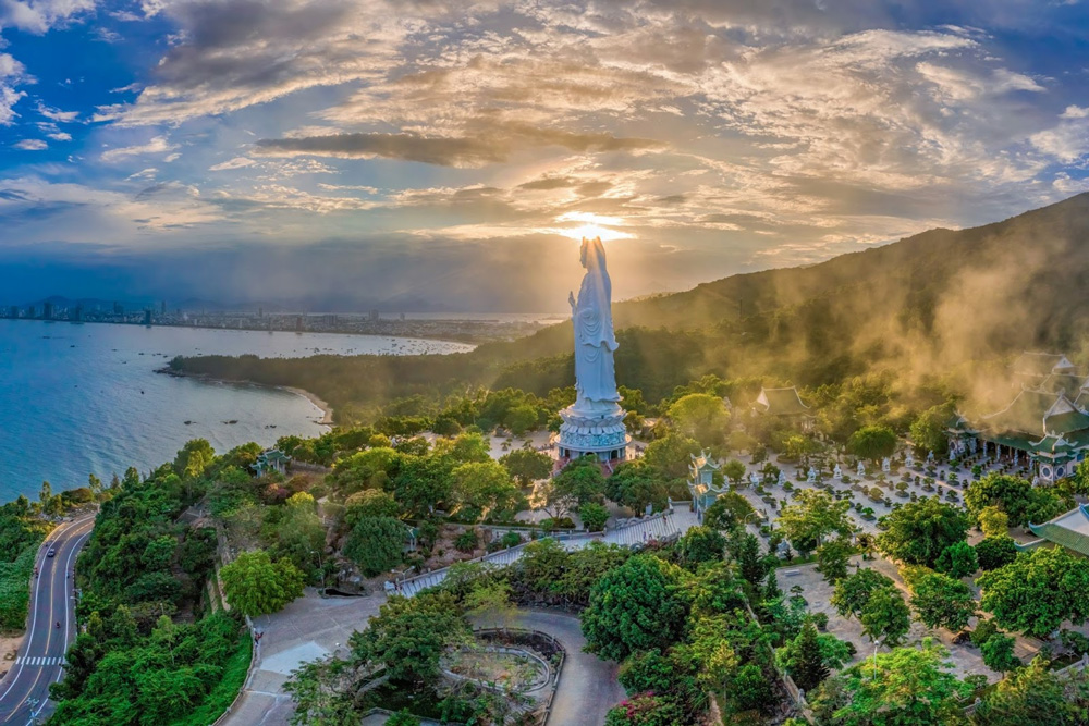 Linh Ung Pagoda – a sacred space between sky and sea for your summer vacation in Da Nang